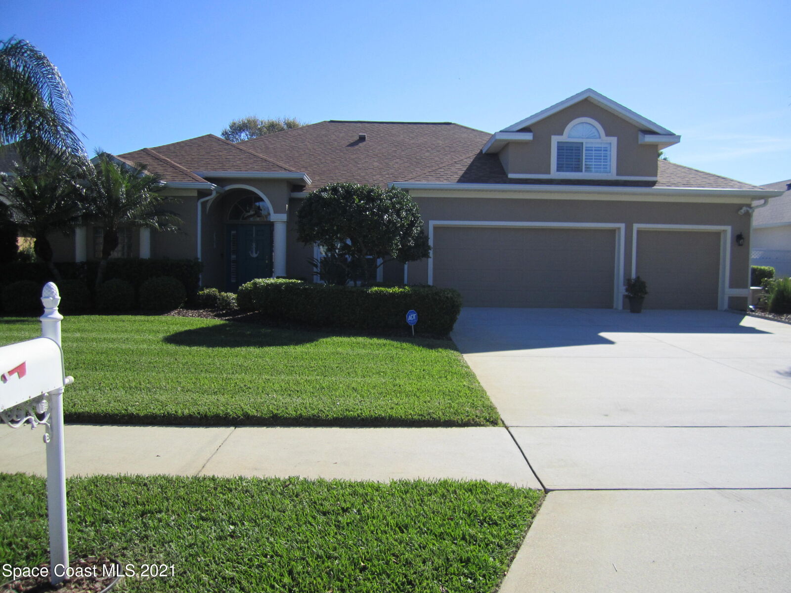 Property Photo: 941 Spanish Cay Drive FL 32952