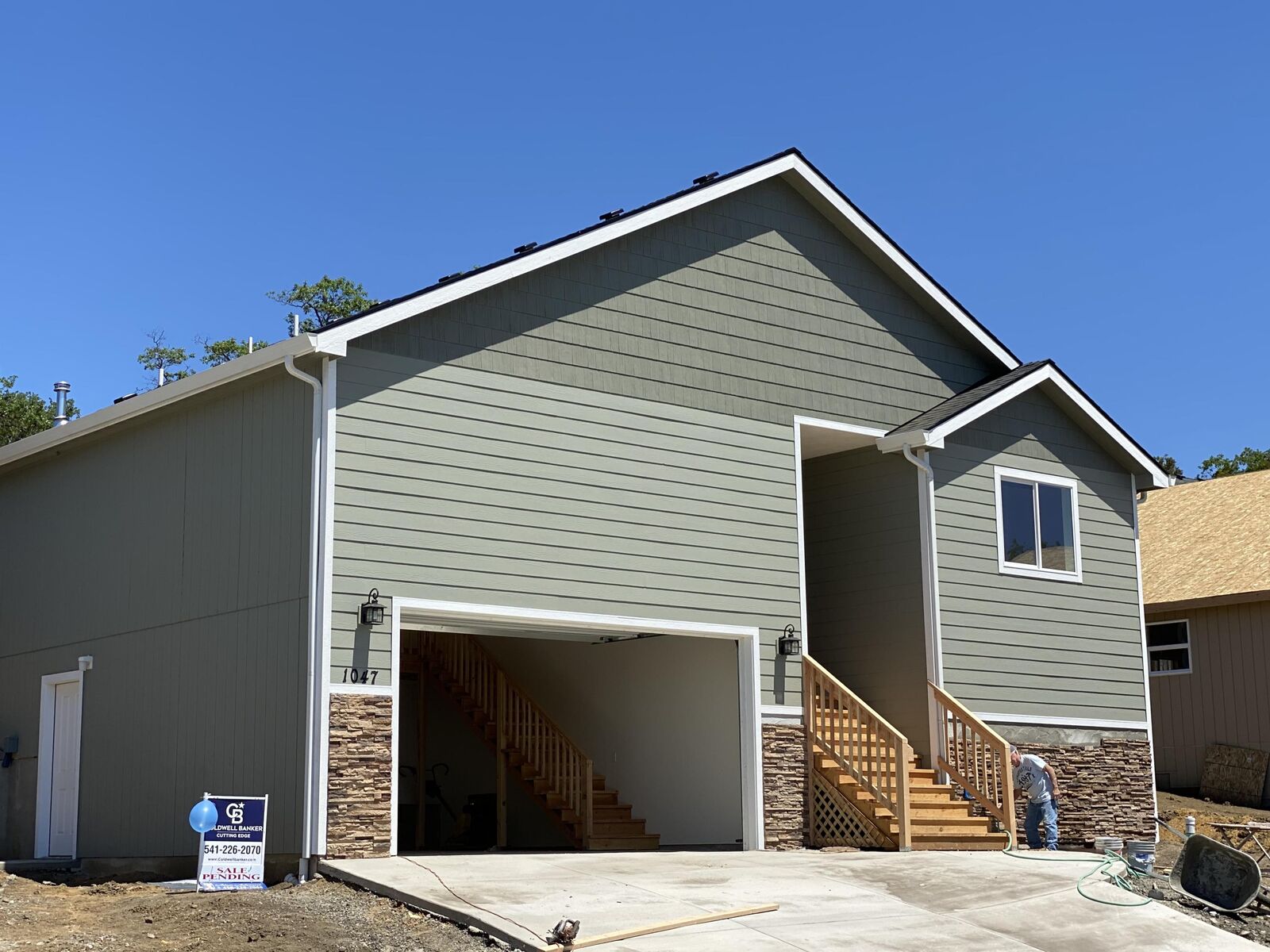 Property Photo:  1047 Azure Way  OR 97524 