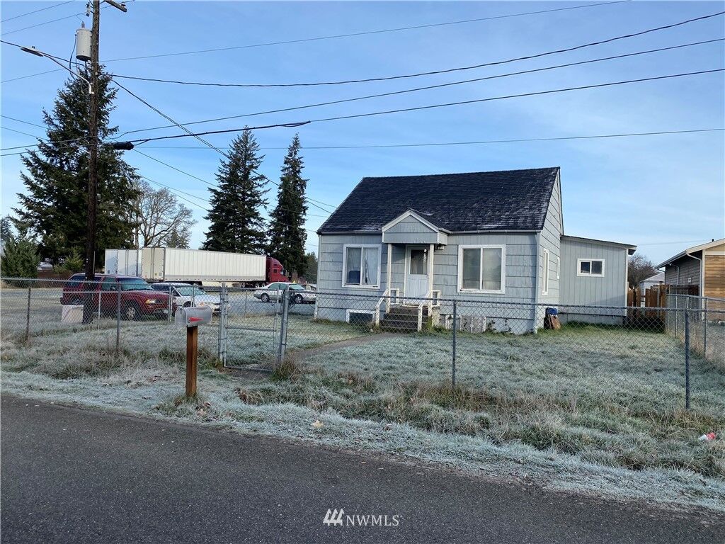 Property Photo: 223 167th Street S WA 98387