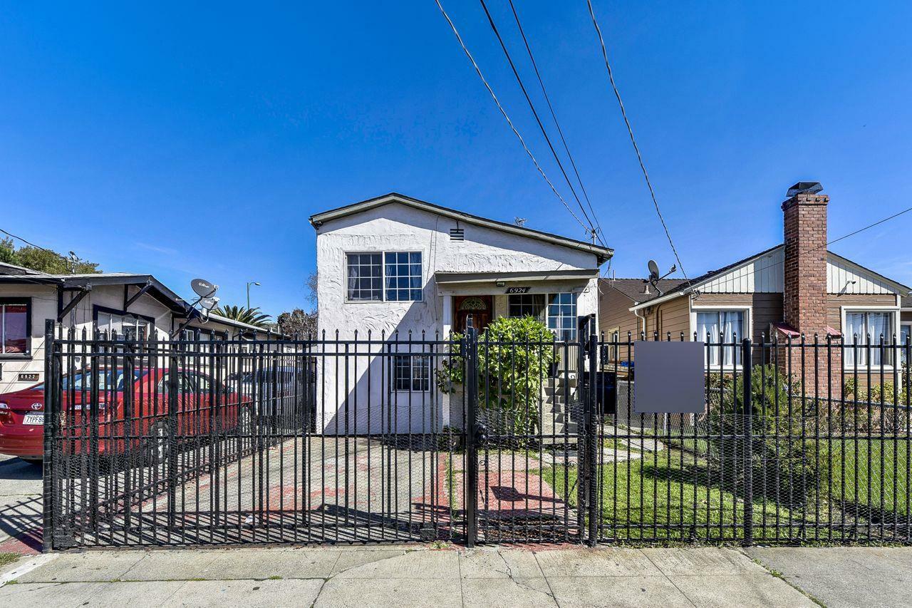 Property Photo: 6924 Halliday Avenue CA 94605