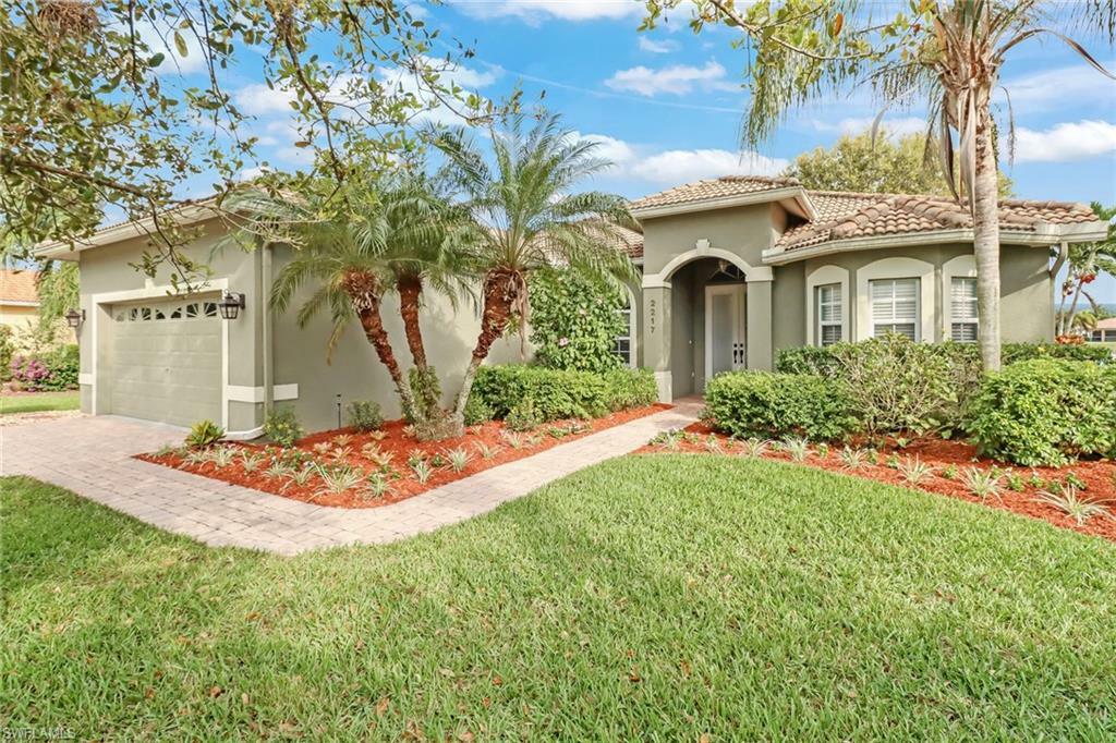 Property Photo:  2217 Valencia Lakes Circle Cir  FL 34120 