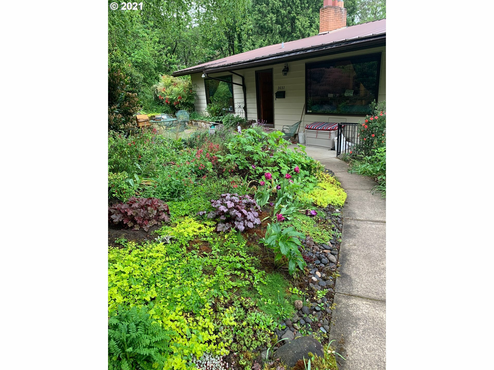 Property Photo: 3651 SW Custer St OR 97219