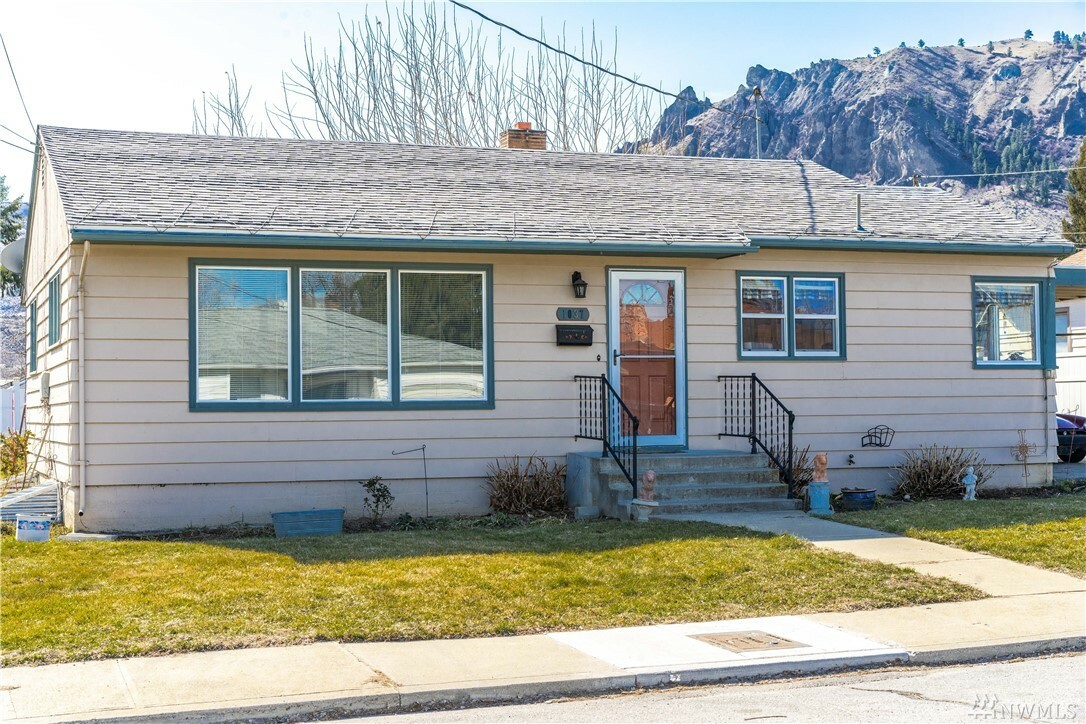 Property Photo: 1037 Montana St WA 98801