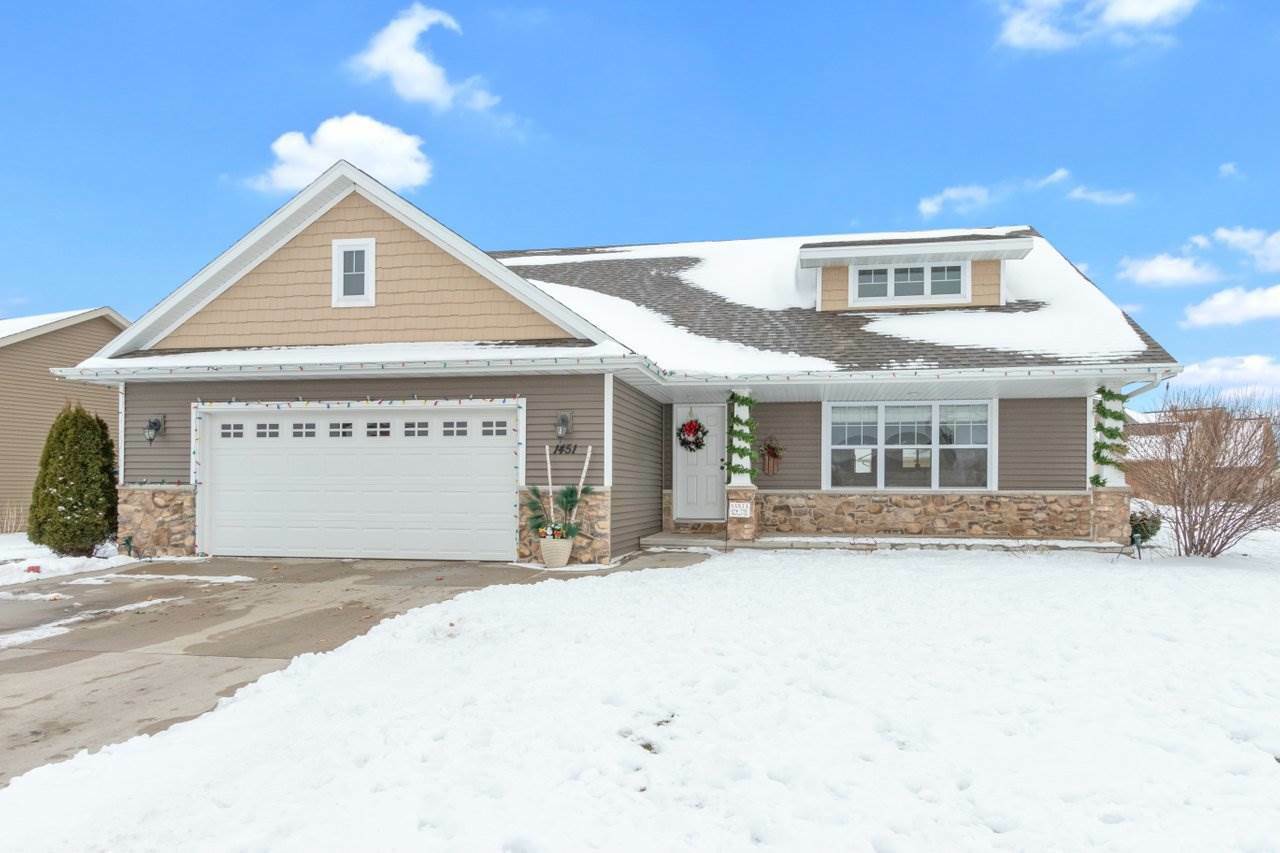 Property Photo:  1451 Navigator Way  WI 54115-7213 