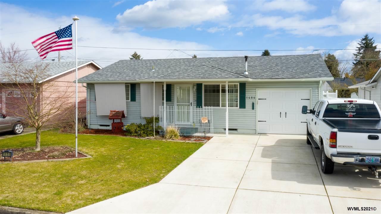 Property Photo: 1484 Umpqua Rd OR 97071