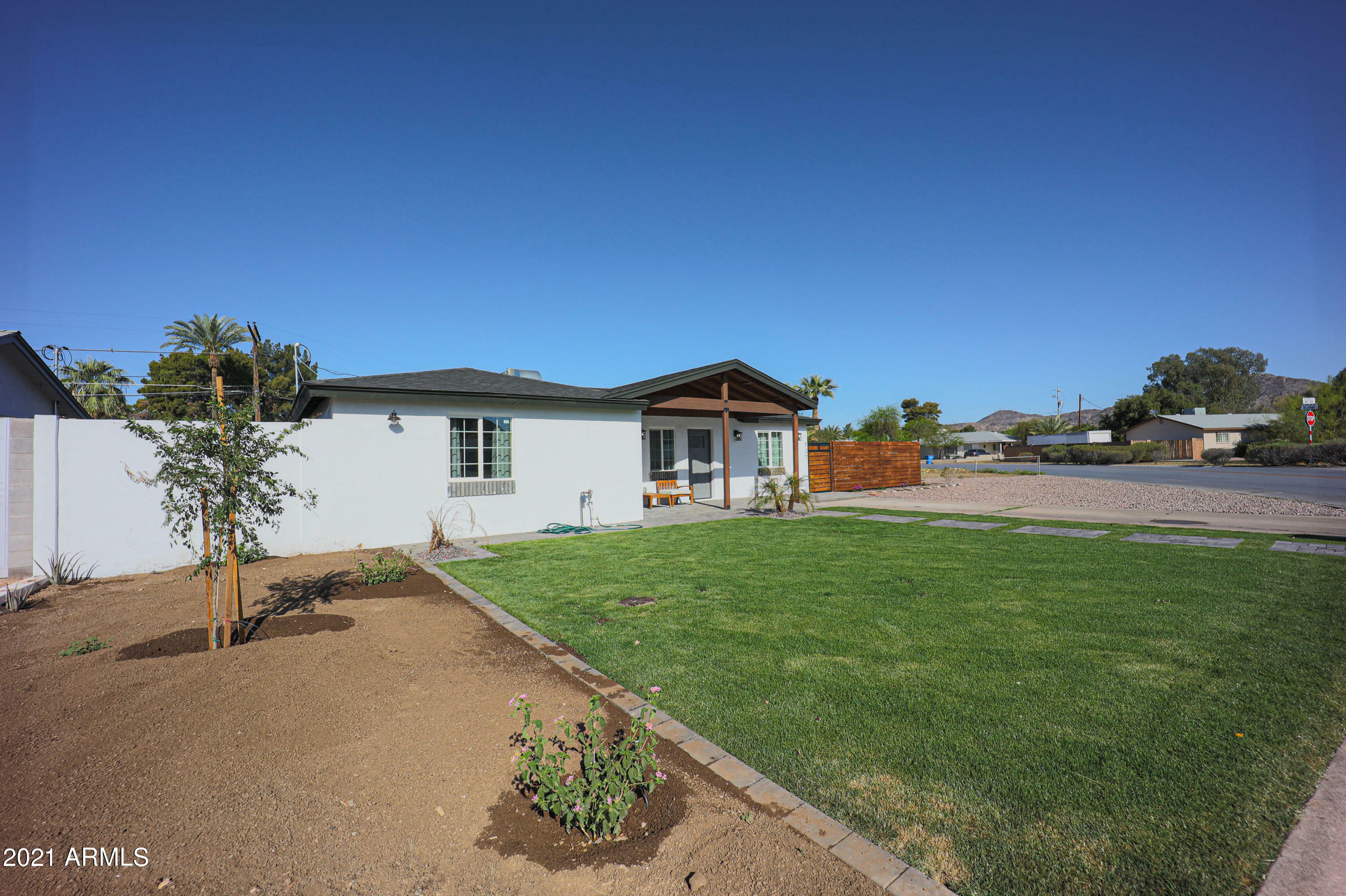 Property Photo:  527 E Butler Drive  AZ 85020 