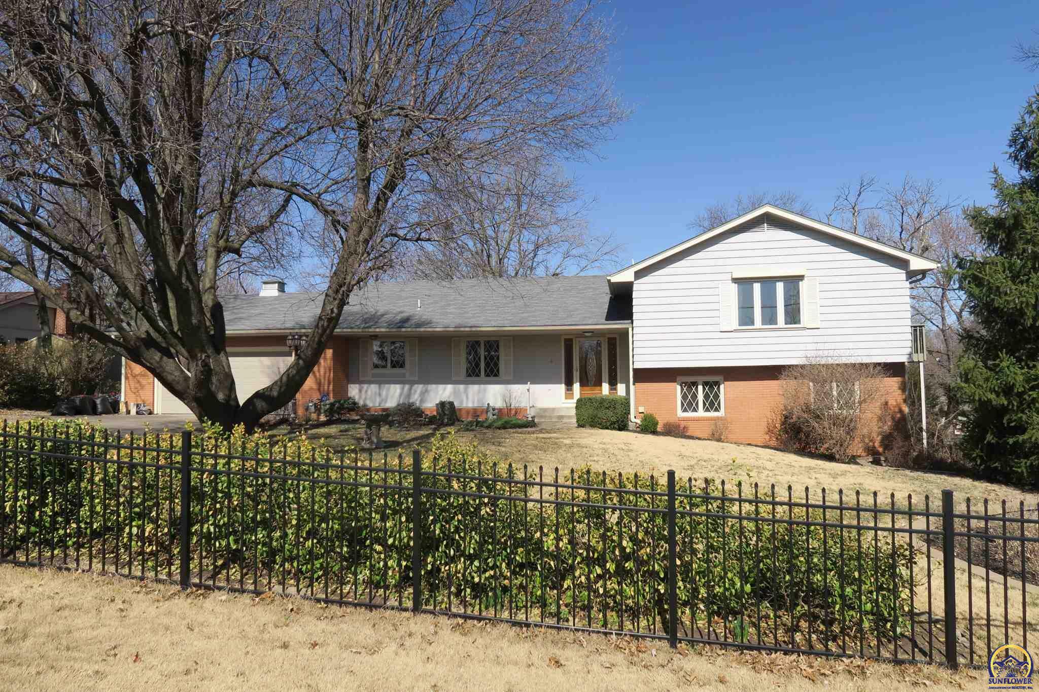 Property Photo:  5024 SW Brentwood Ct  KS 66606-2202 