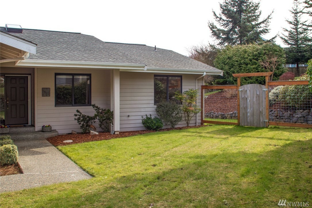 Property Photo: 614 Willow Ct S WA 98225