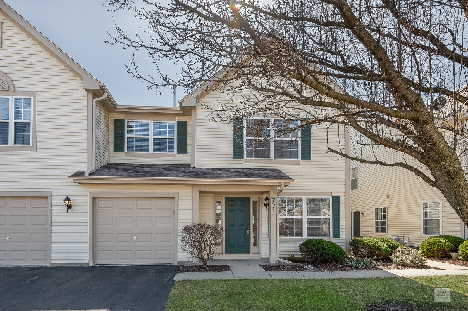 Property Photo: 2511 Dickens Drive IL 60503