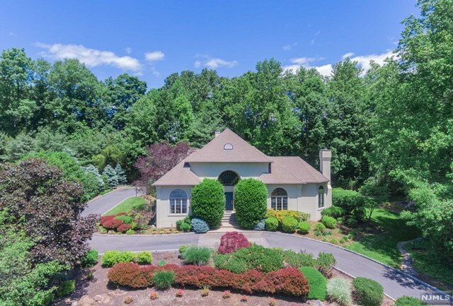 10 Corrigan Way  Old Tappan NJ 07675 photo
