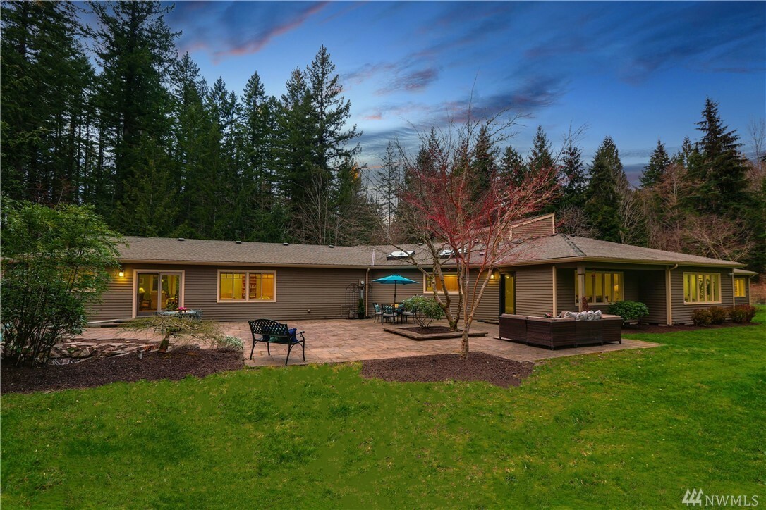 Property Photo:  26421 SE Duthie Hill Rd  WA 98029 