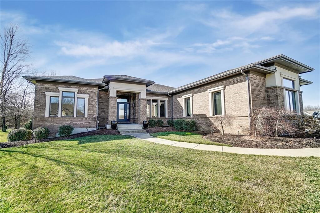 Property Photo:  9410 Ridings Boulevard  OH 45458 