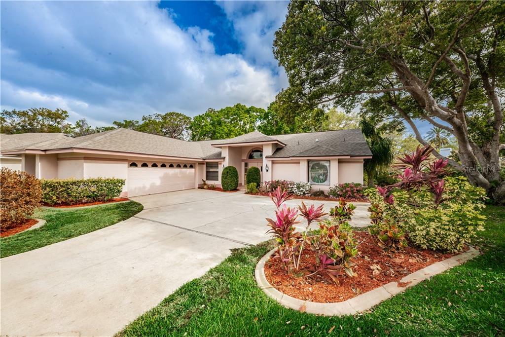 Property Photo:  3327 Glenwood Circle  FL 34691 