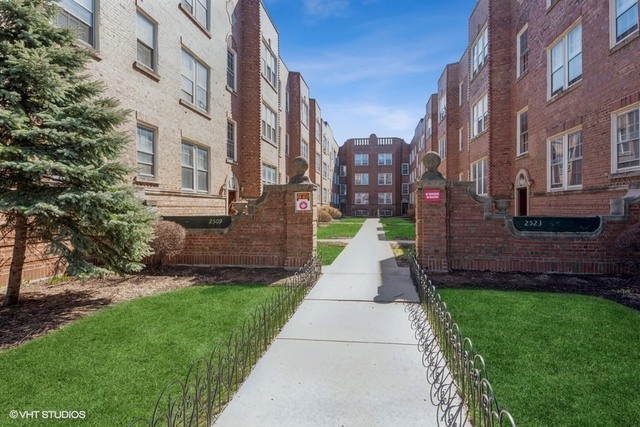 Property Photo: 2517 W Winnemac Avenue 1A IL 60625