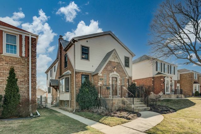 Property Photo: 7765 W Thorndale Avenue IL 60631