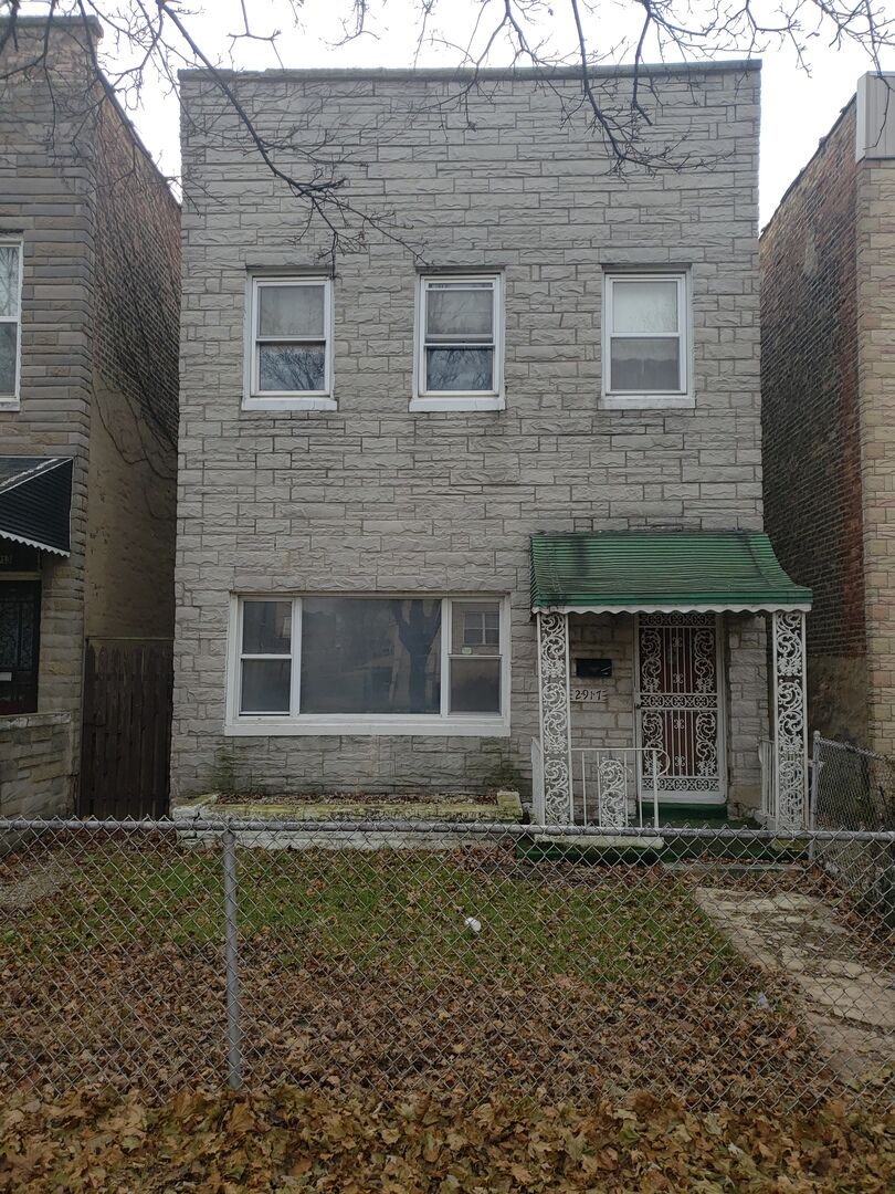 Property Photo:  2917 W Walnut Street  IL 60612 