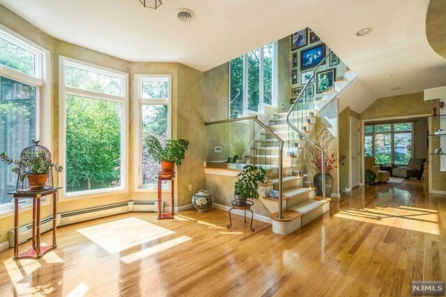 Property Photo: 158 Brownstone Court 158 NJ 07675