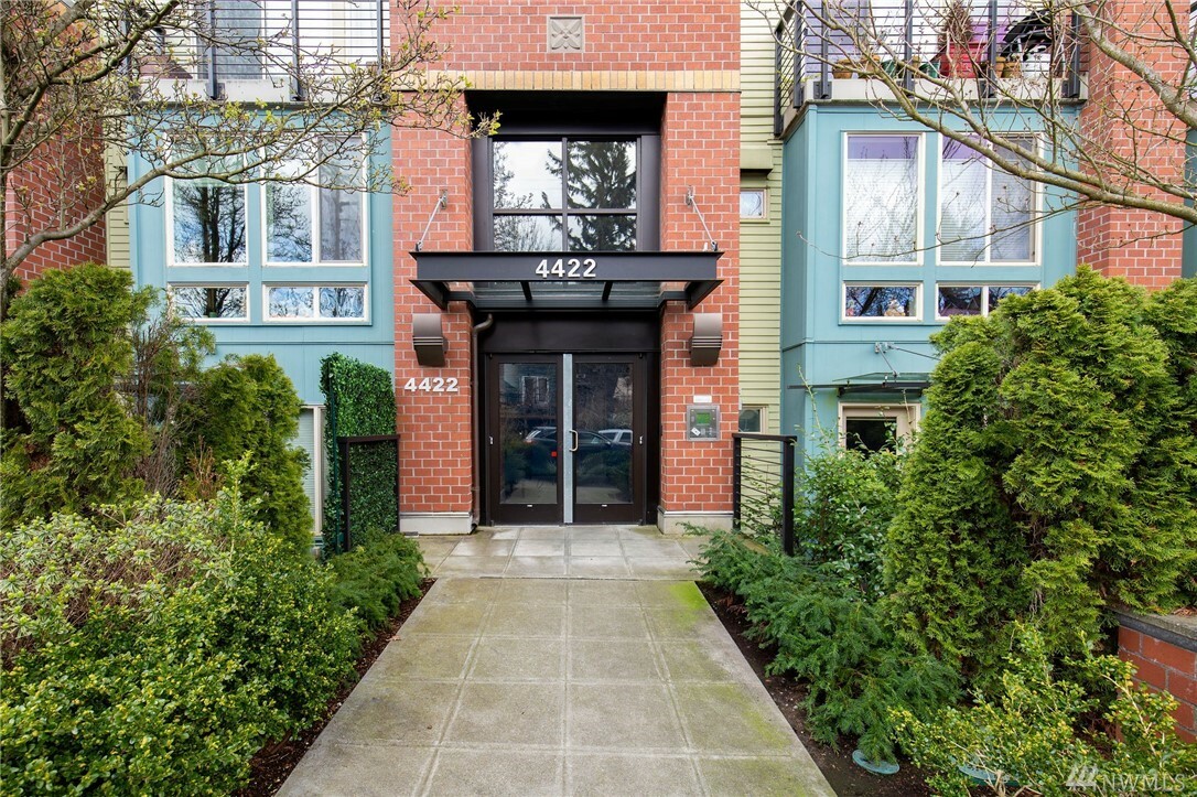 Property Photo:  4422 Bagley Ave N 308  WA 98103 