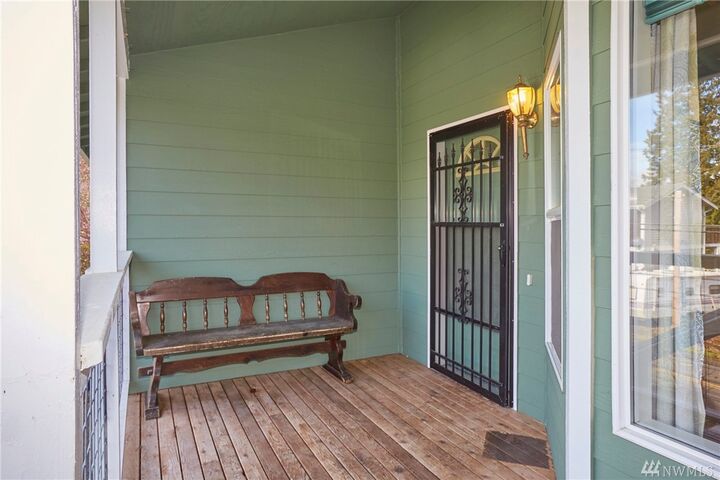 Property Photo: 7830 NE Beachwood Ave WA 98370