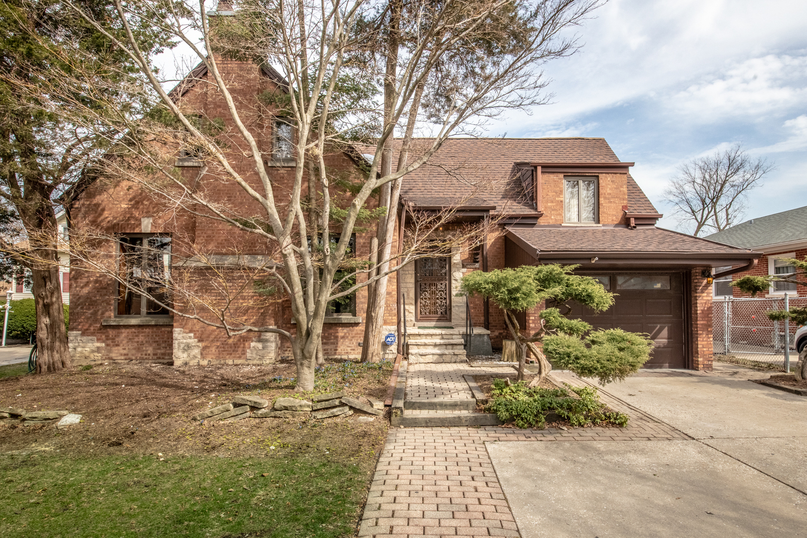 Property Photo: 6017 N Oconto Avenue IL 60631