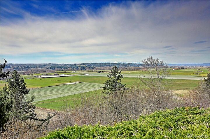 Property Photo:  1320 Silver Springs Wy  WA 98292 