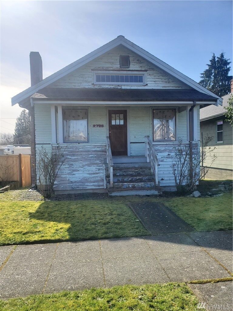 Property Photo:  2706 21st St  WA 98201 
