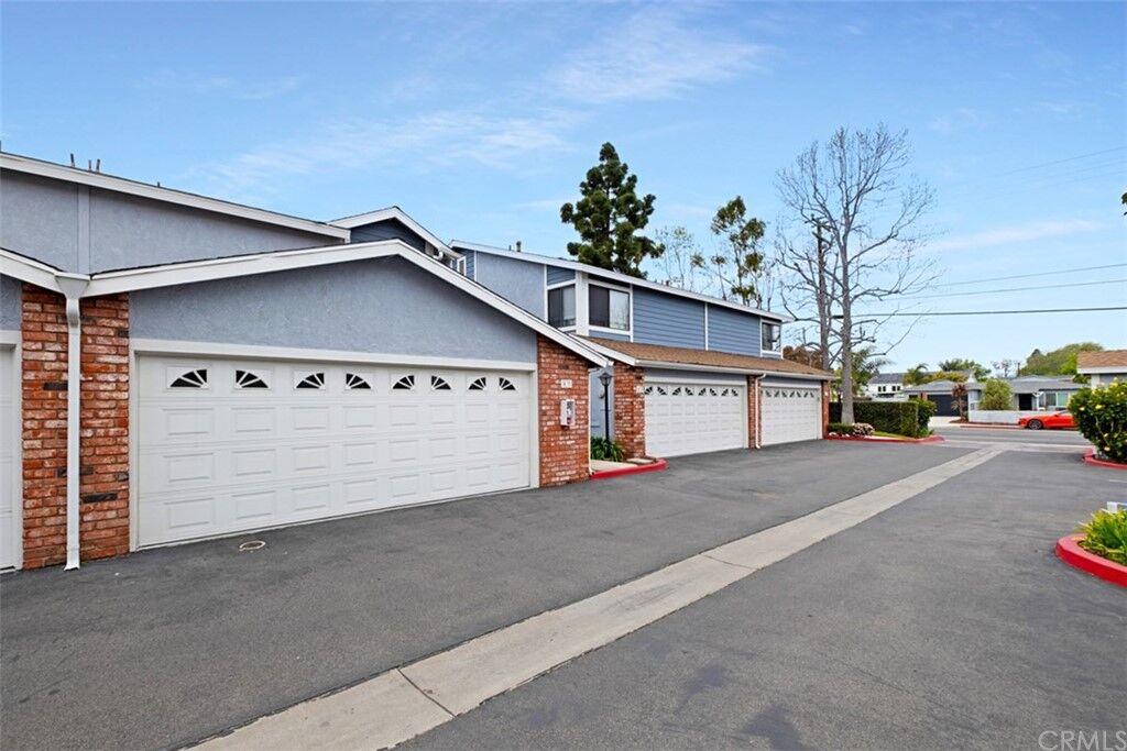 Property Photo:  939 W 19th Street A3  CA 92627 