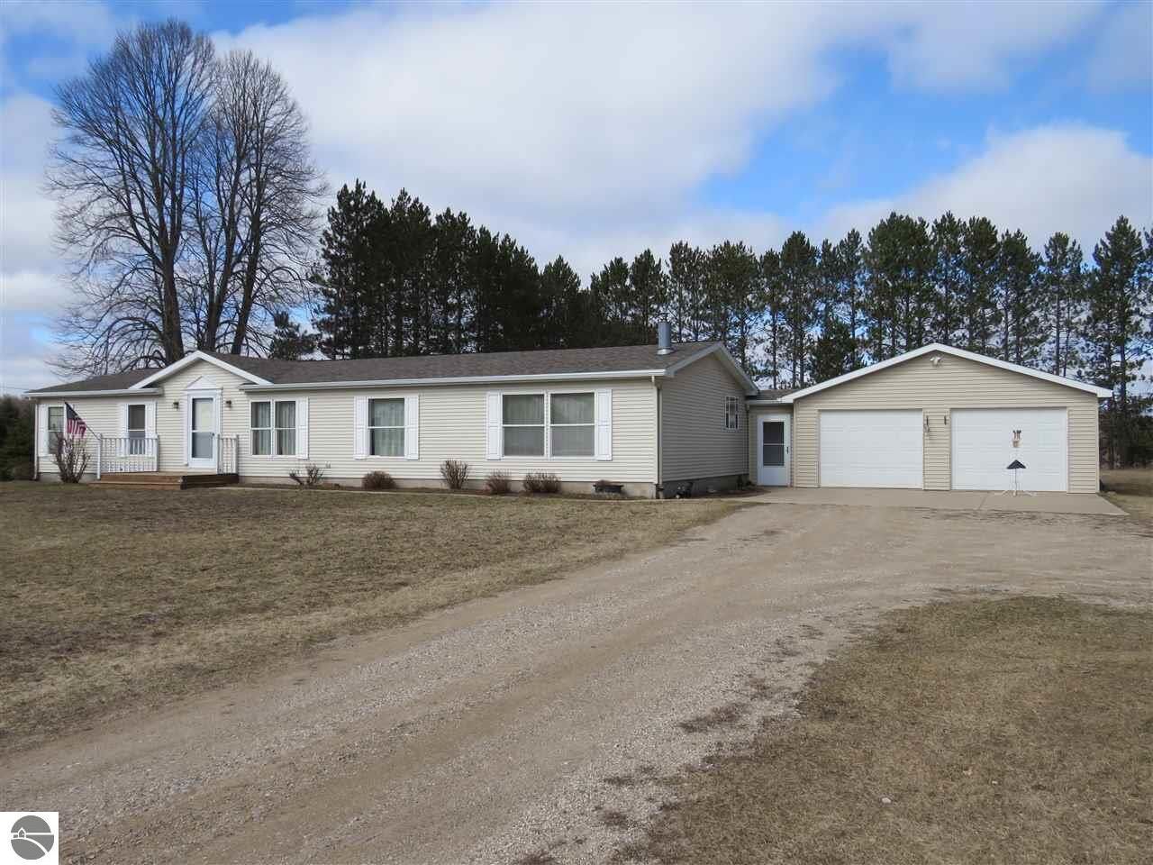Property Photo:  5507 E 28 Road  MI 49601 
