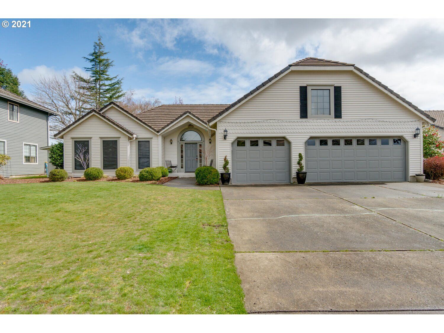 Property Photo: 8209 NW 12th Ave WA 98665