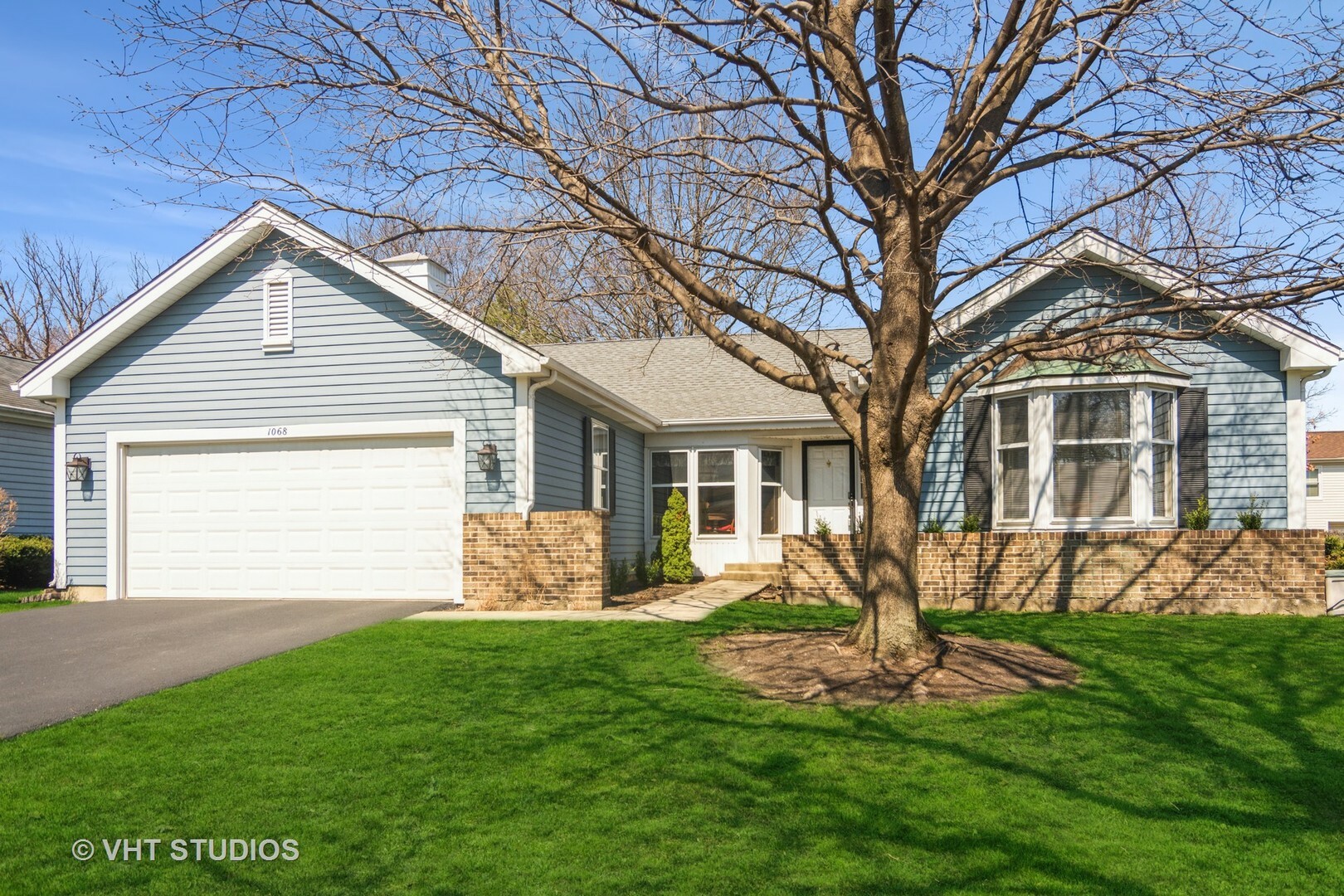 Property Photo:  1068 Pear Tree Lane  IL 60090 