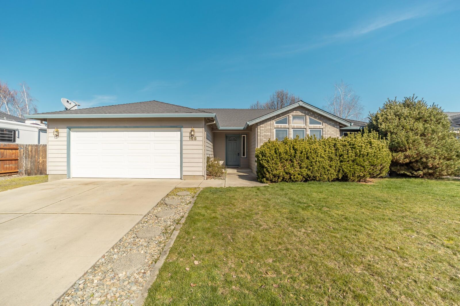 Property Photo: 165 Willow Bend Way OR 97502