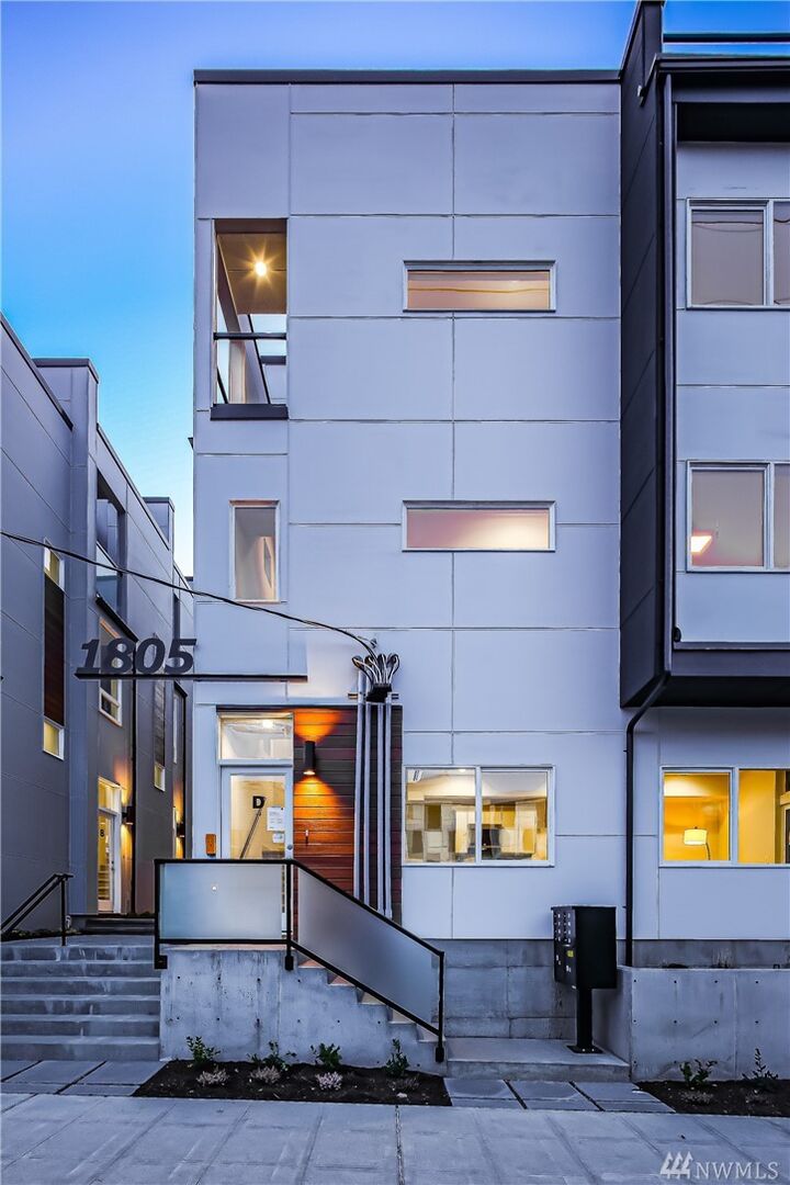 Property Photo: 1801 A 20th Ave WA 98122