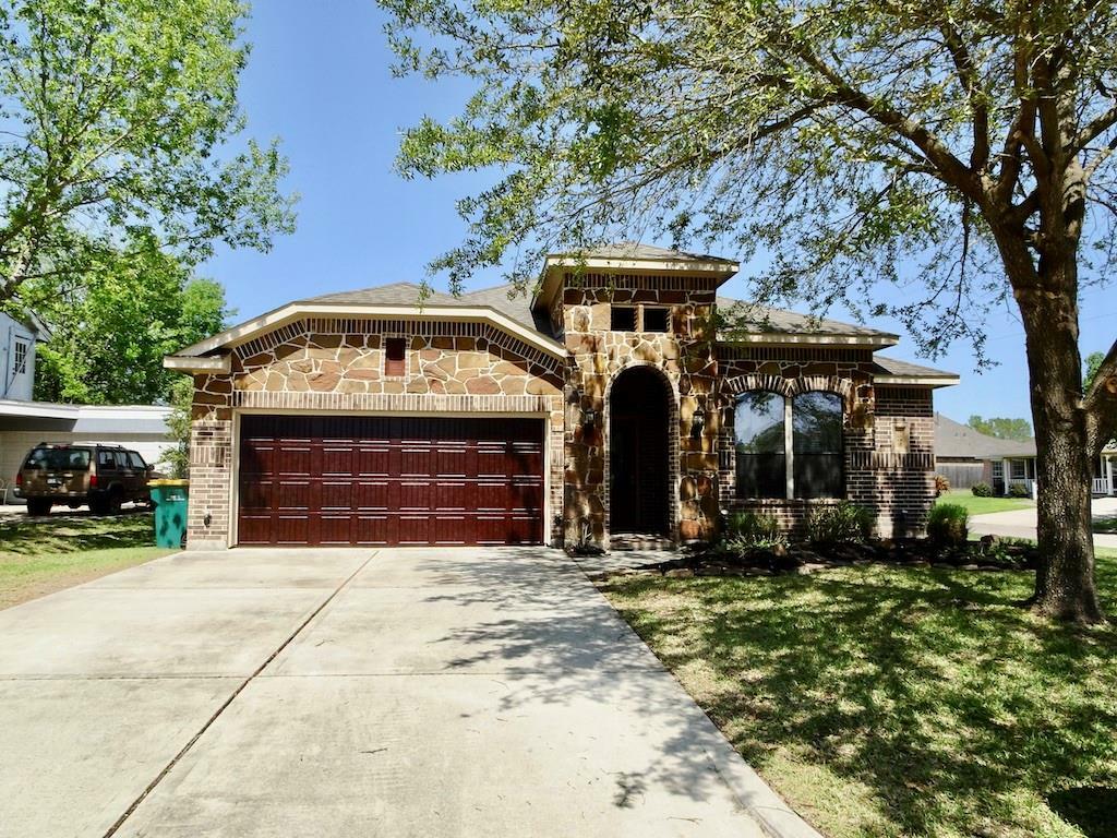 Property Photo:  5202 Park View Drive  TX 77318 