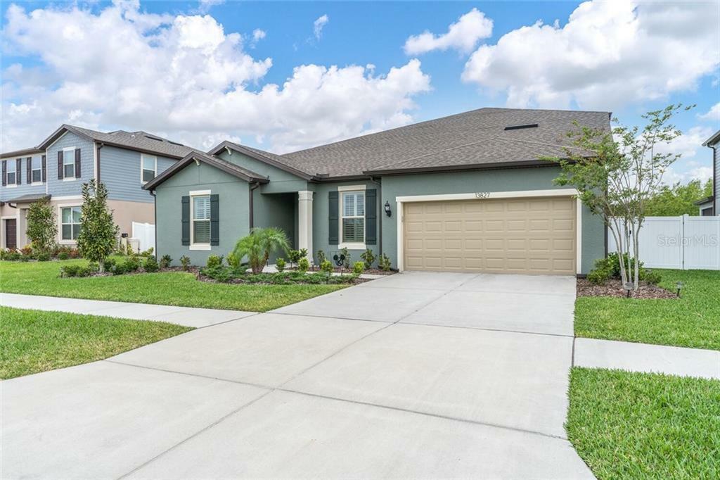 Property Photo: 13827 Carlow Park Drive FL 33579
