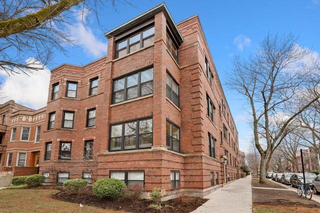 Property Photo:  1403 W Rascher Avenue 1  IL 60640 
