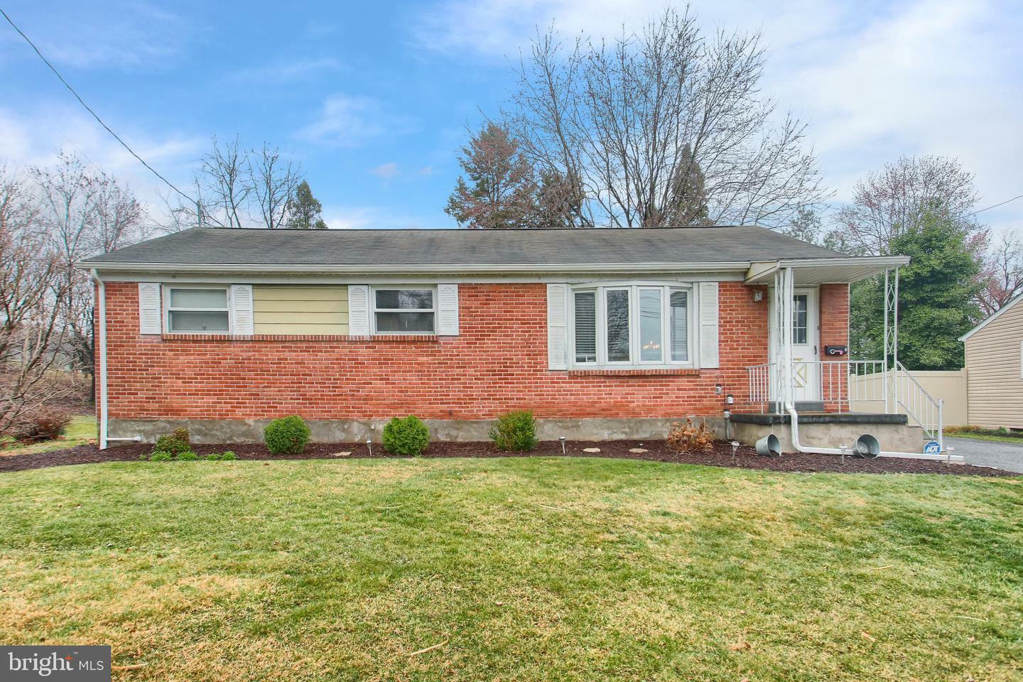 Property Photo: 7 Woodmere Drive PA 17011