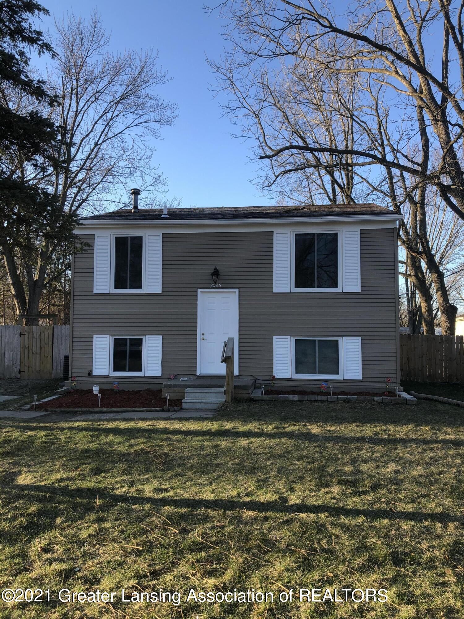 Property Photo:  3025 Risdale Avenue  MI 48911 