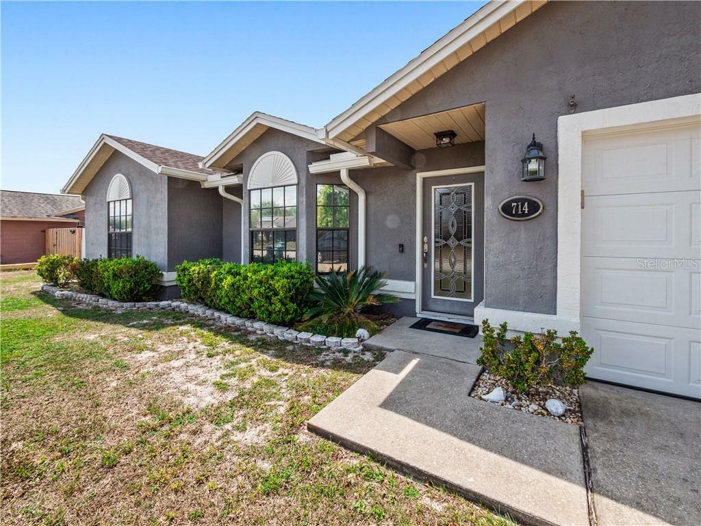 Property Photo: 714 Spreading Oak Avenue FL 32738