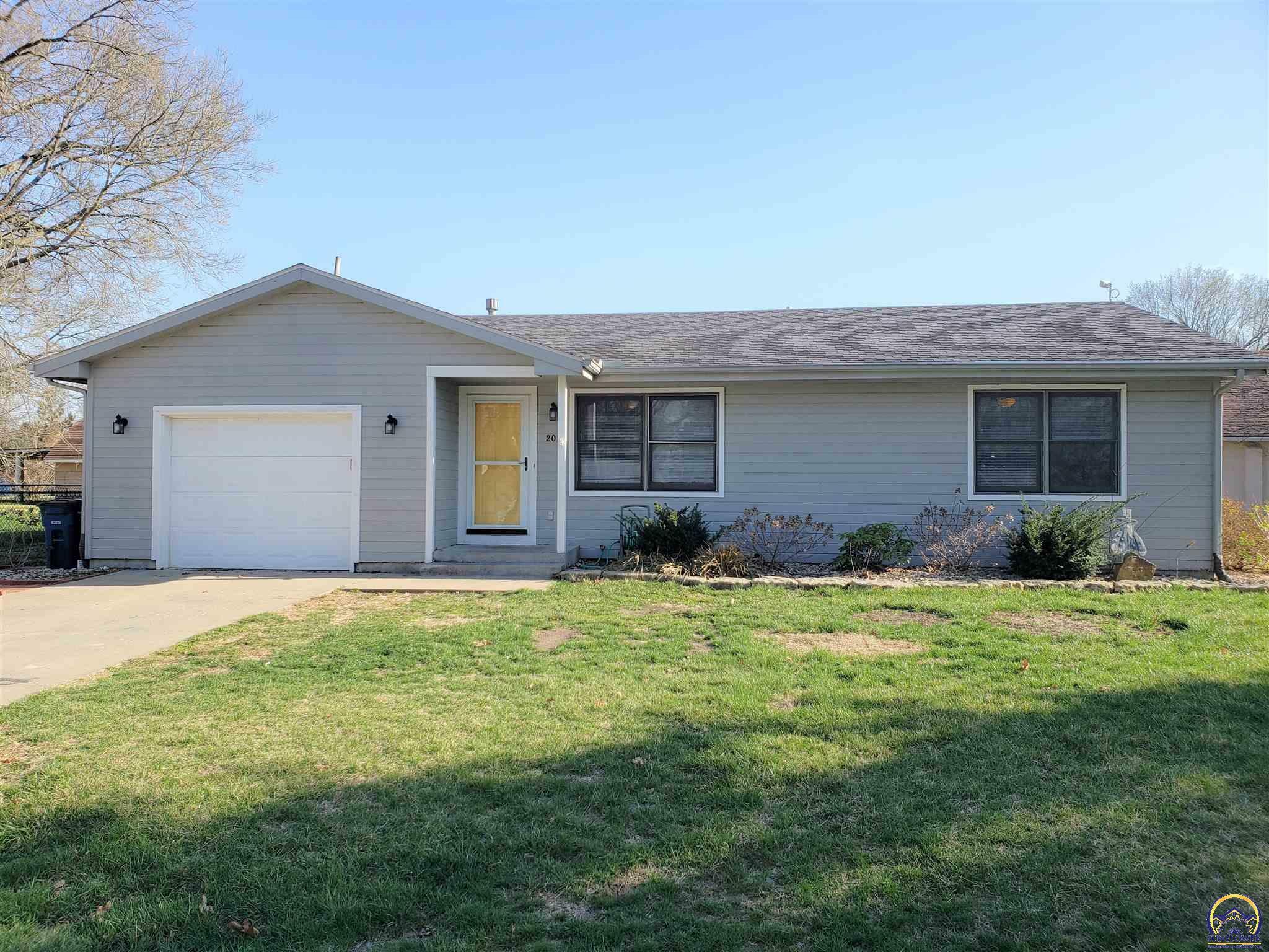 Property Photo:  201 E 6th St  KS 66524 