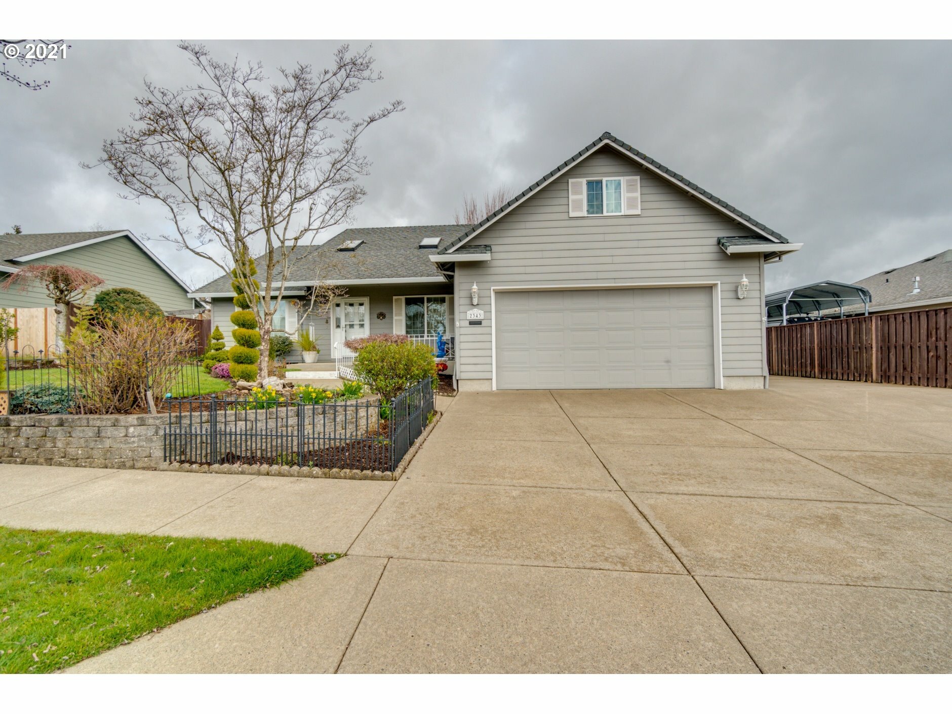 Property Photo: 2343 SW Barbara St OR 97128