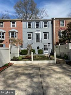 Property Photo: 7947 Central Park Circle VA 22309