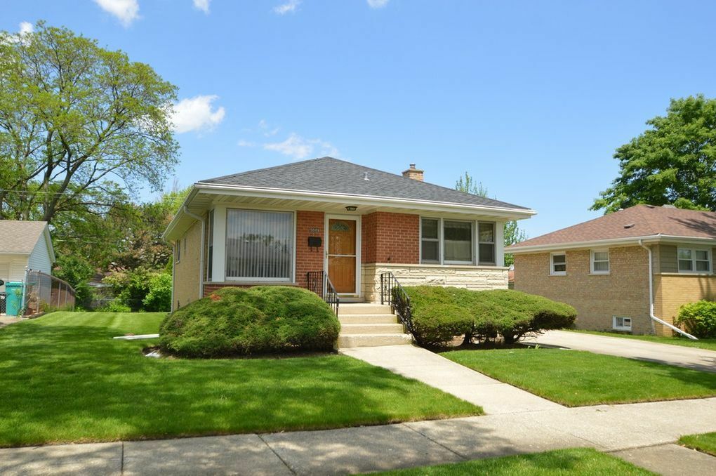 Property Photo:  5001 Saint Paul Court  IL 60162 