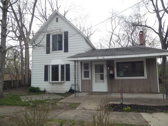 Property Photo:  216 E Jefferson  IL 62644 