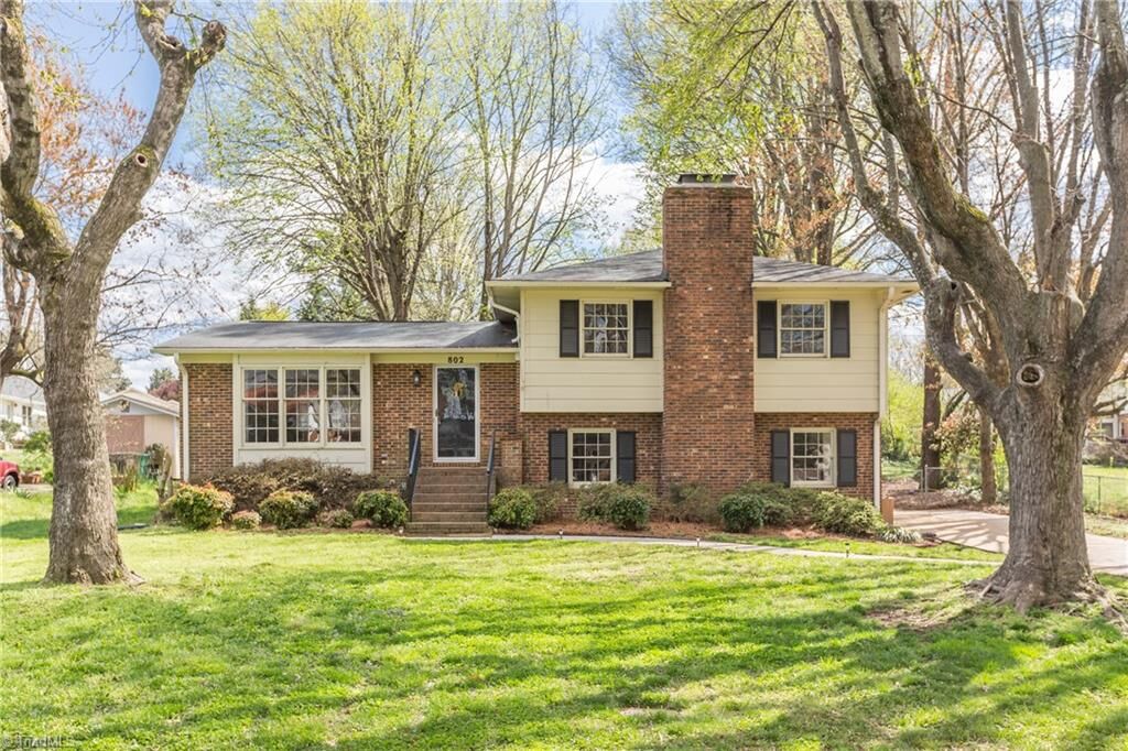 Property Photo:  802 Northfield Avenue  NC 27265 