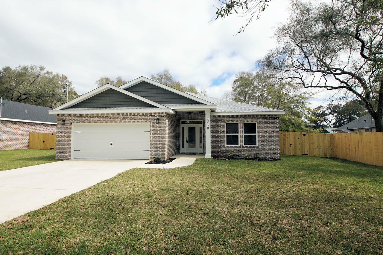 Property Photo:  110 Auburn Road  FL 32547 