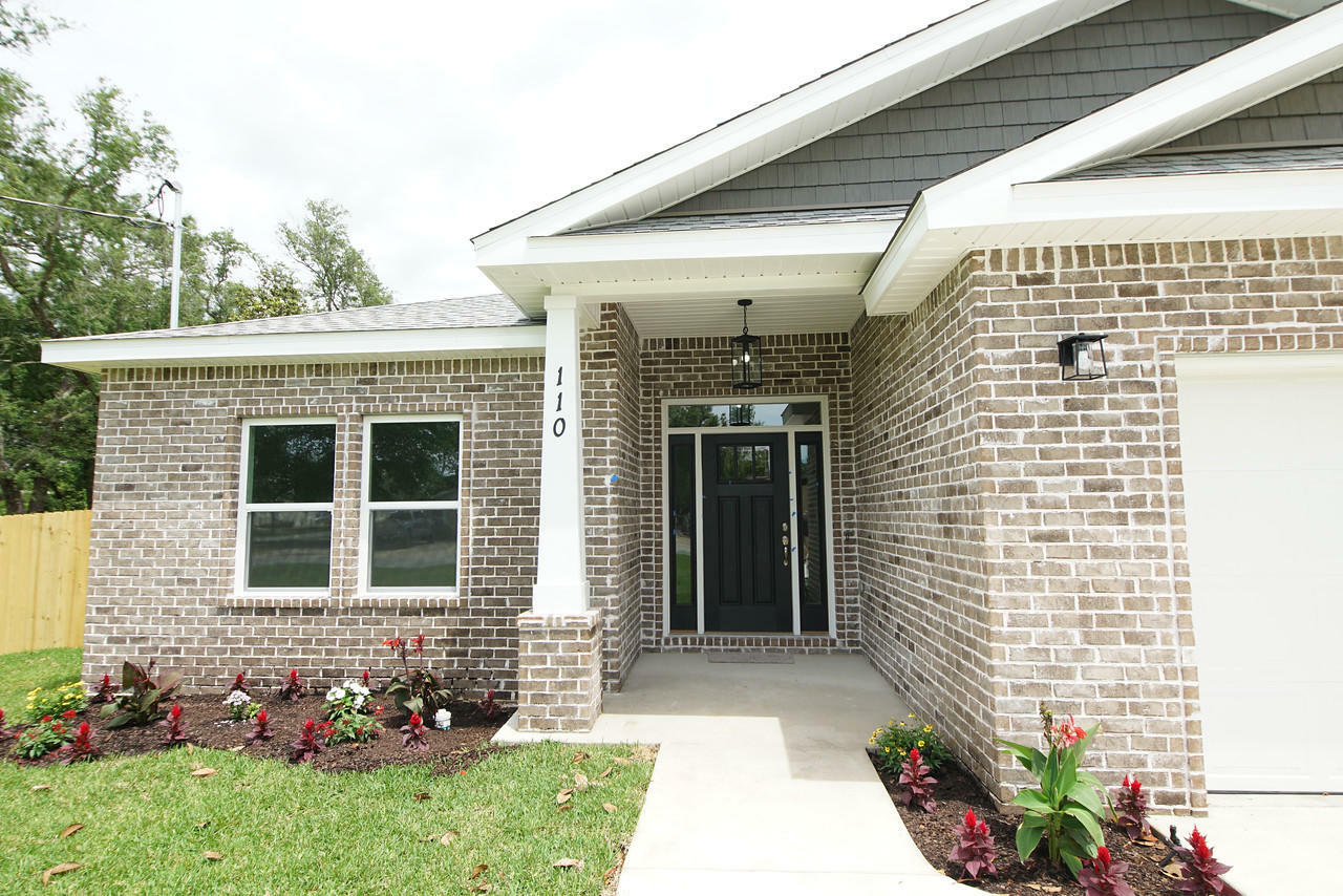 Property Photo:  110 Auburn Road  FL 32547 