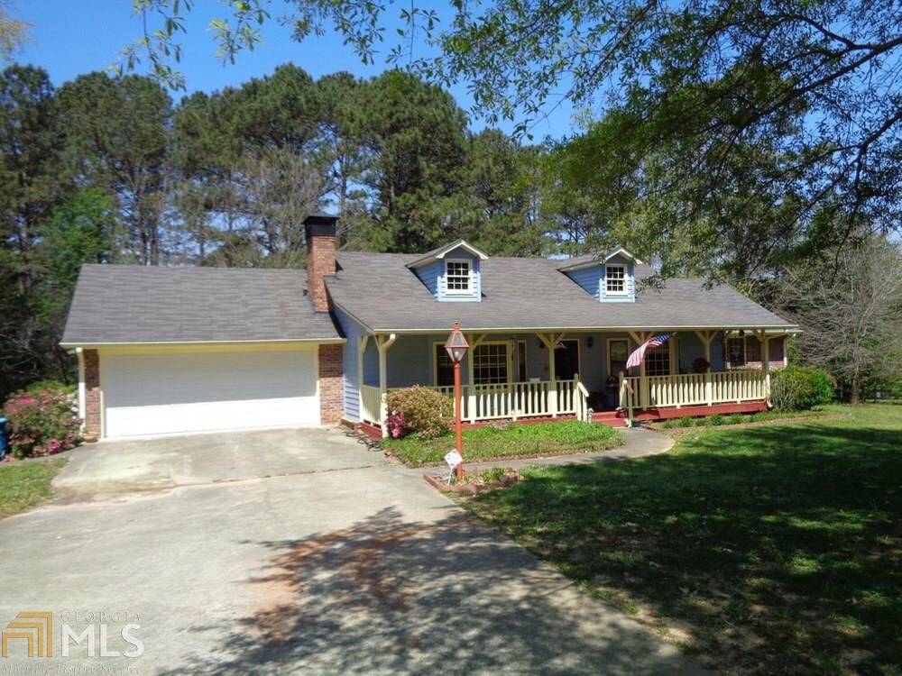 Property Photo:  1589 Pinehurst Rd  GA 30017 