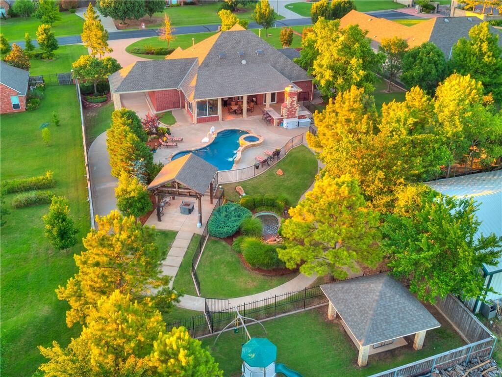 Property Photo:  1504 SW 40th Street  OK 73160 