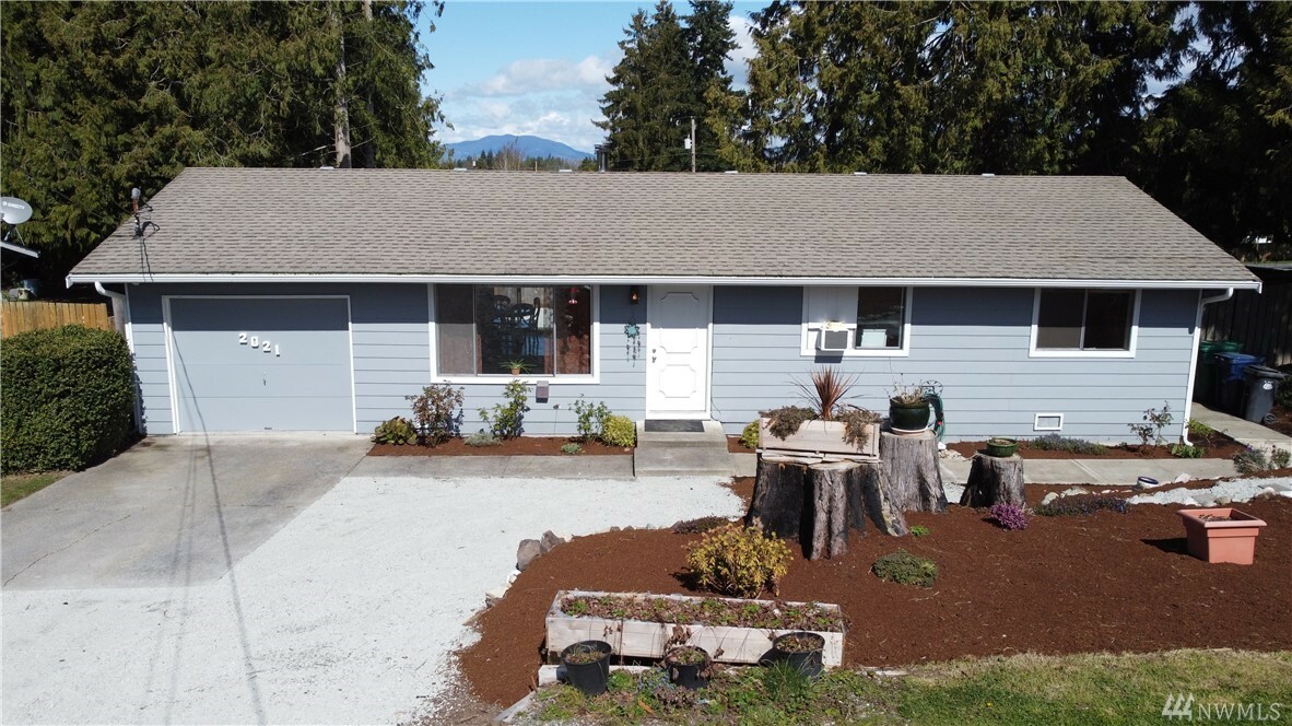 Property Photo:  2021 E Highland Ave  WA 98273 