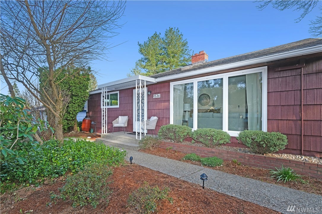 Property Photo: 1536 N 121st St WA 98133